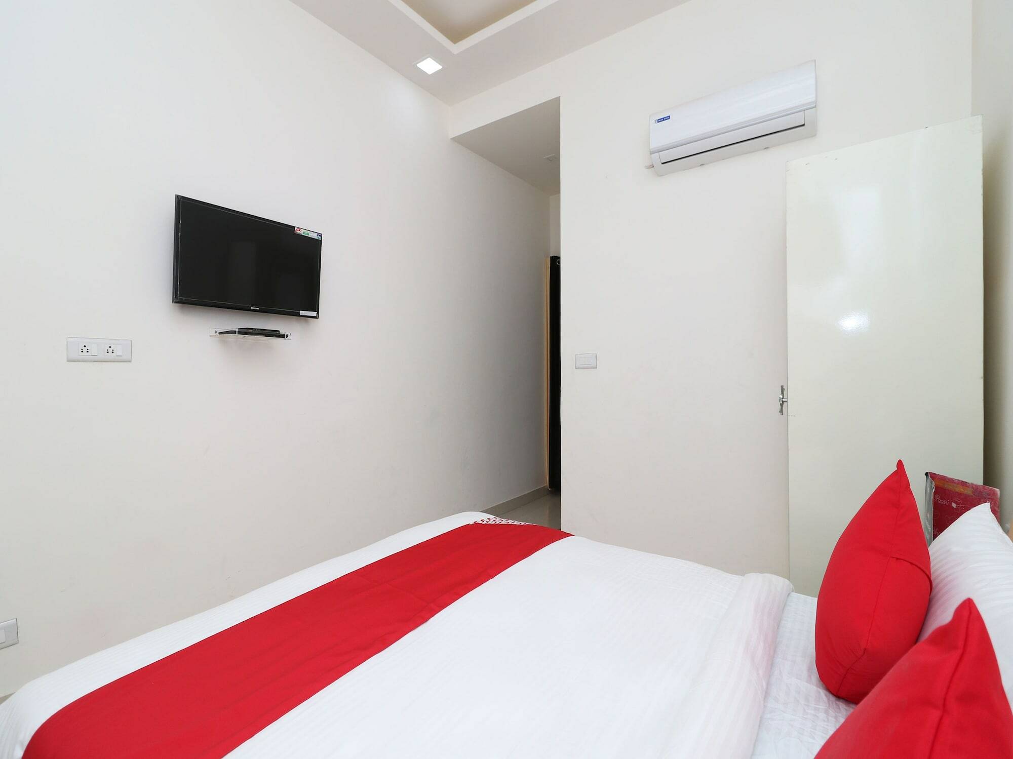 Oyo 13406 Hotel Golden Leaf Bareilly Exterior photo
